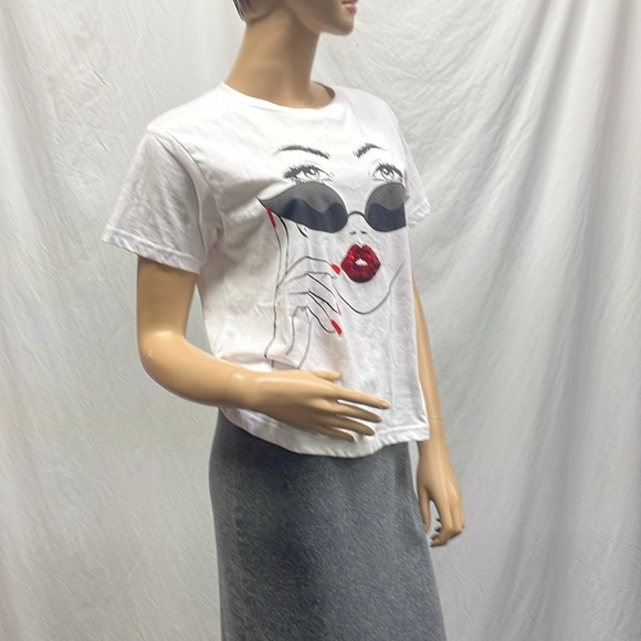 On Fire White Lady Face Short Sleeve Tee Shirt NWT - Picture 3 of 6